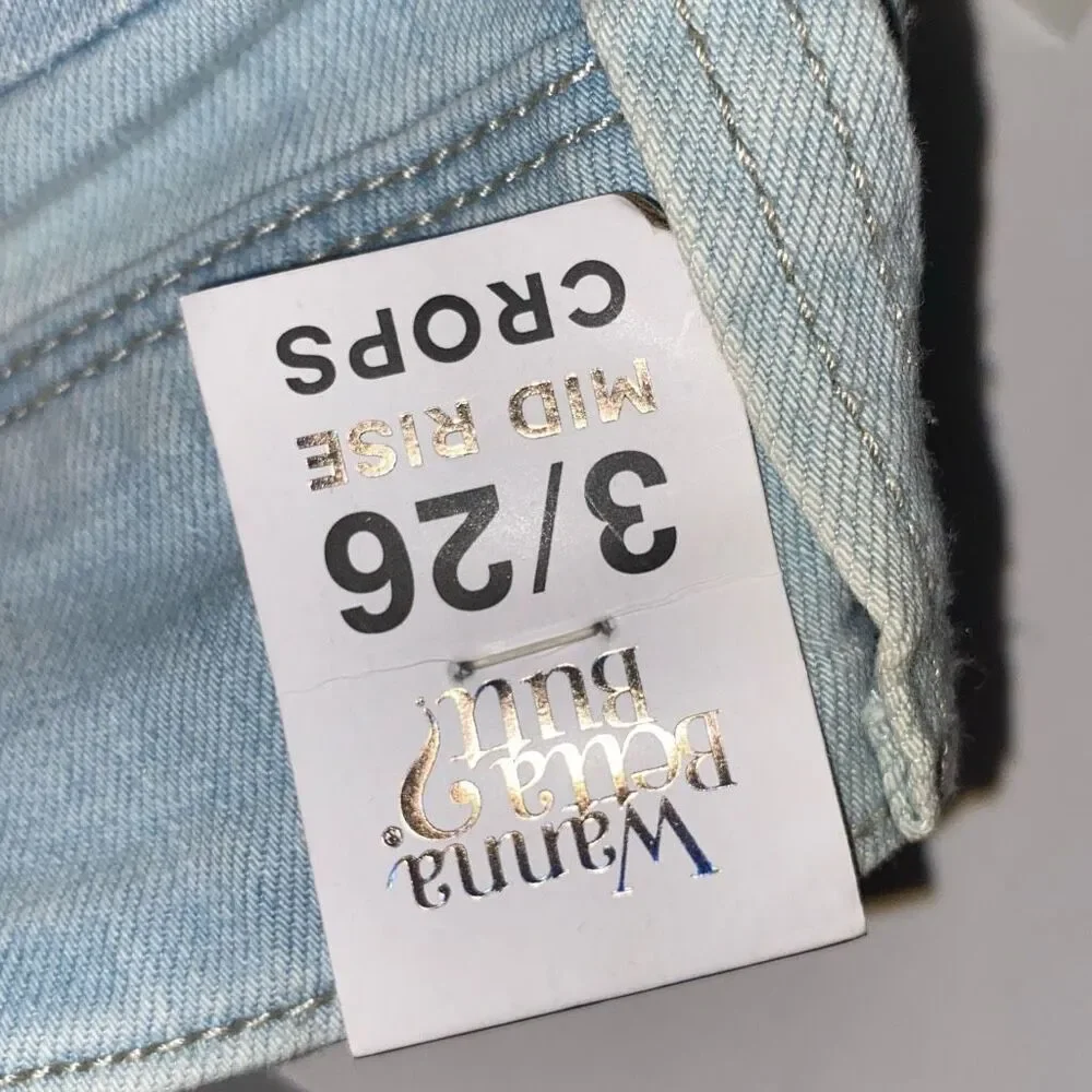 YMI Wanna‎ Betta Butt Distressed Light Wash Cropped Jeans Size 6 C107666 Capris